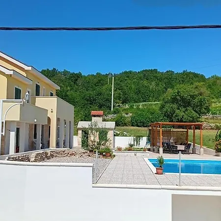 Guest house Vila Ruzin Dvor 3*